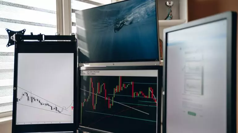 How to read stock charts and chart patterns